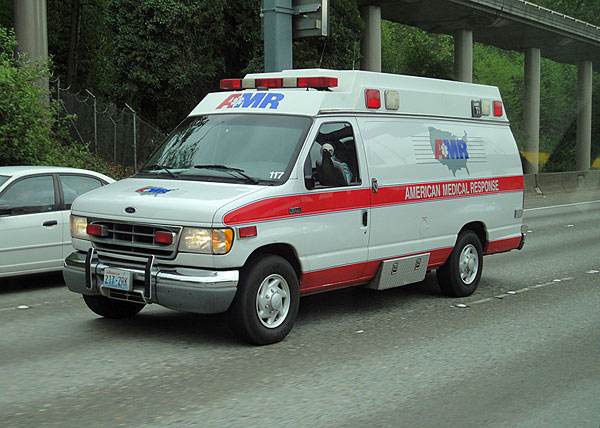 救护车生产厂家简析车内的医疗配置有哪些？